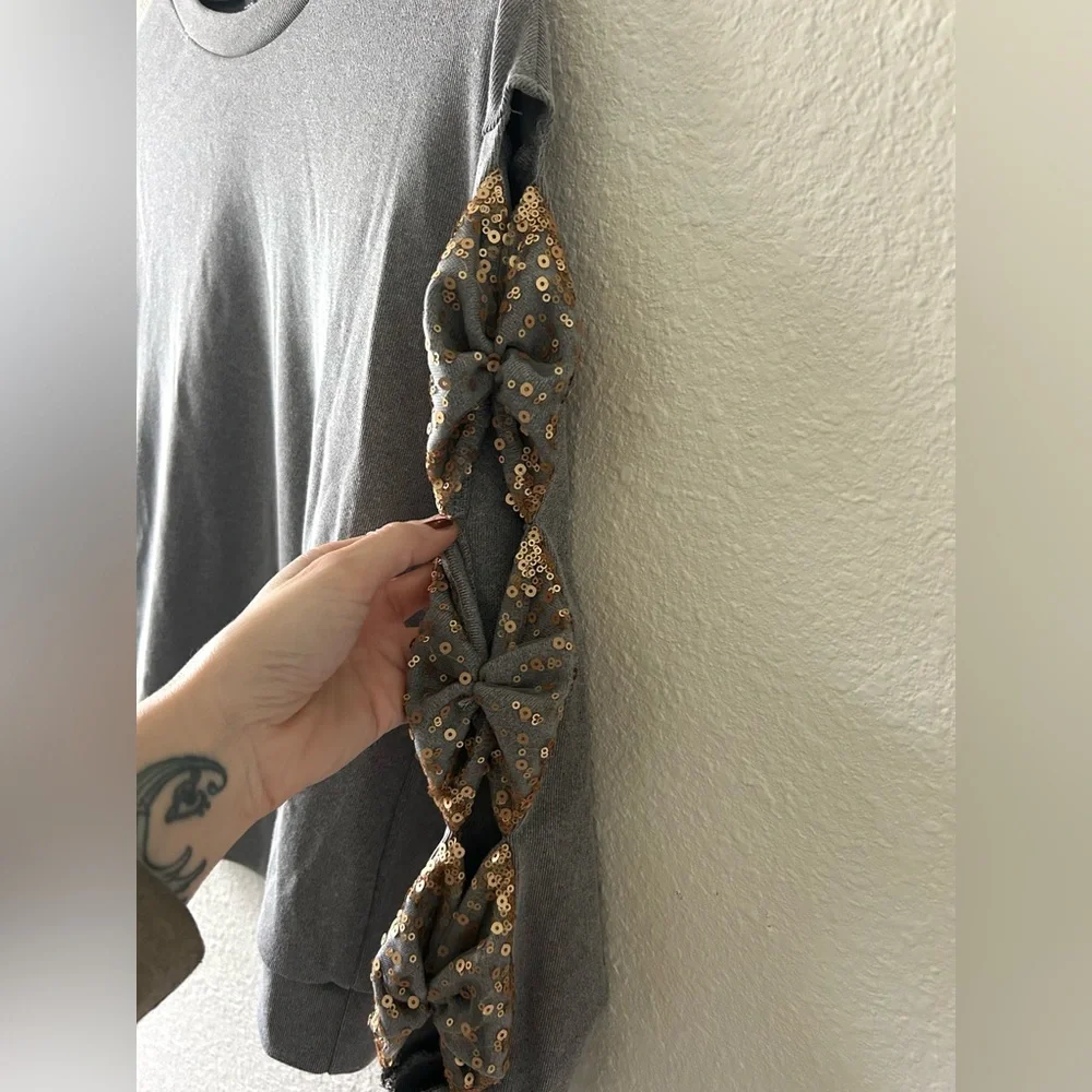 CBR Gray Textured Sweatshirt w/ Gold Sequin Sleeve Detail – Size Small - Picture 5 of 11